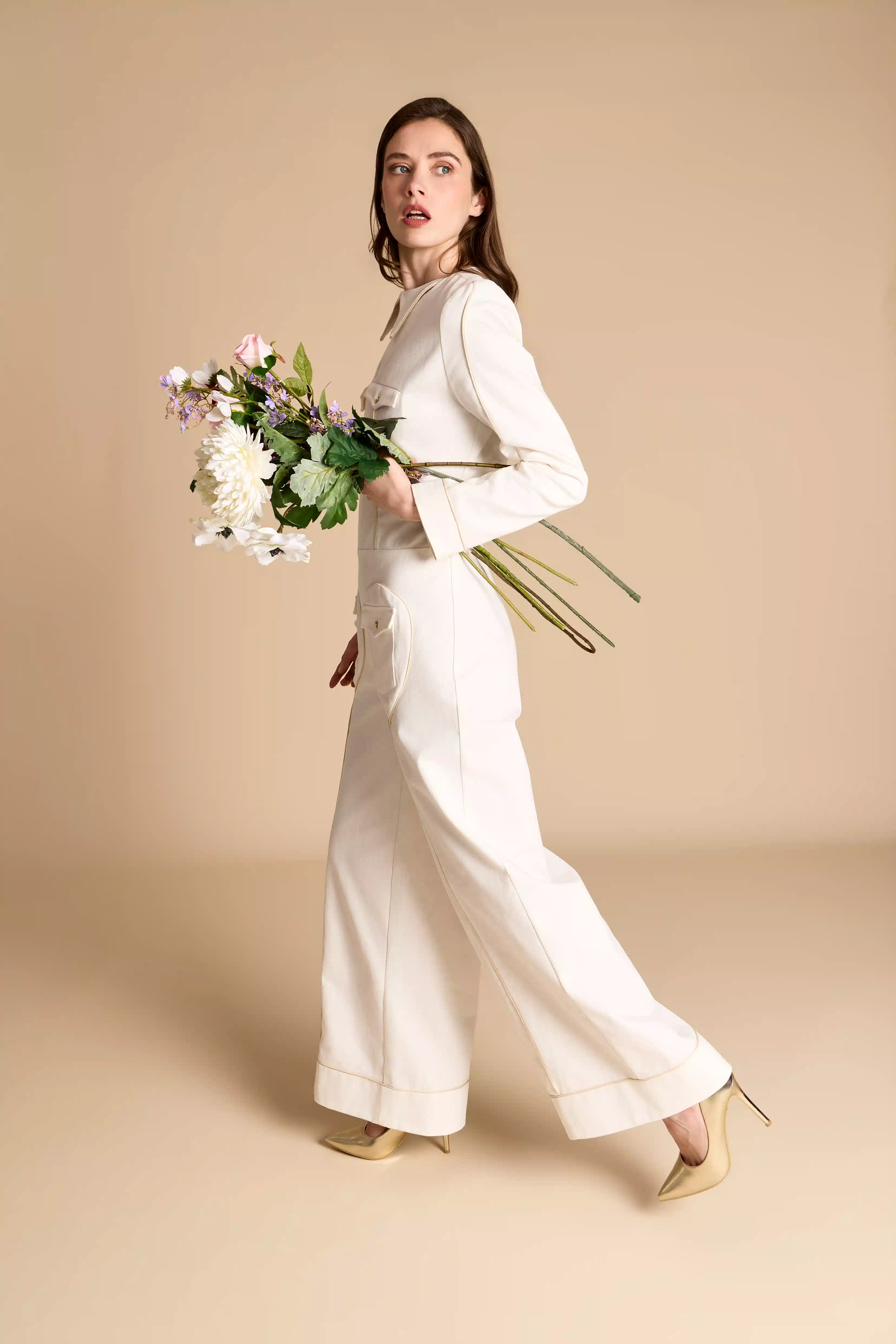 clecle-salle-des-silhouettes-galerie-astree-combinaison-fleurs-bouquet